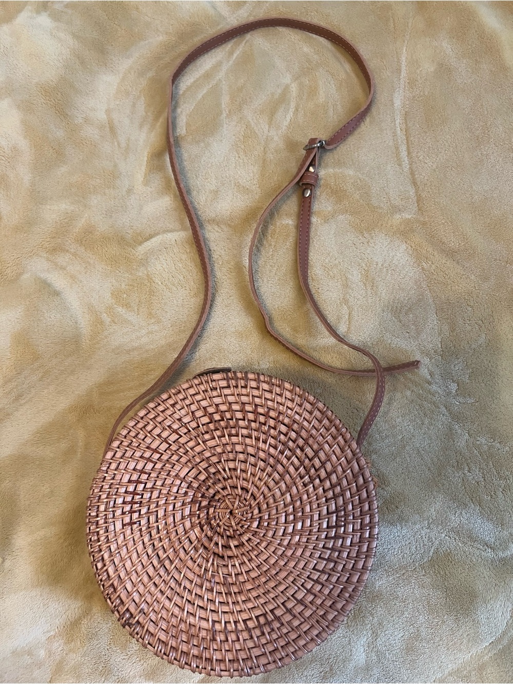 Round Woven Crossbody Bag in Brown